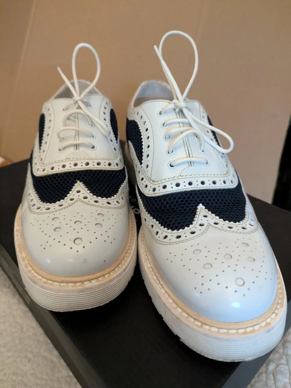 EMPORIO ARMANI Men's White & Blue Oxfords Size 9